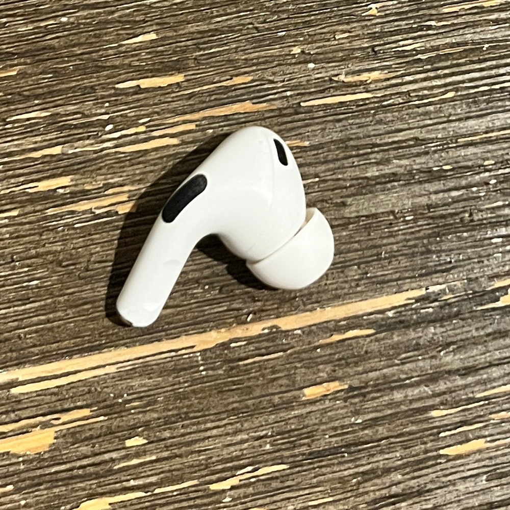 Right airpod pro gen 3